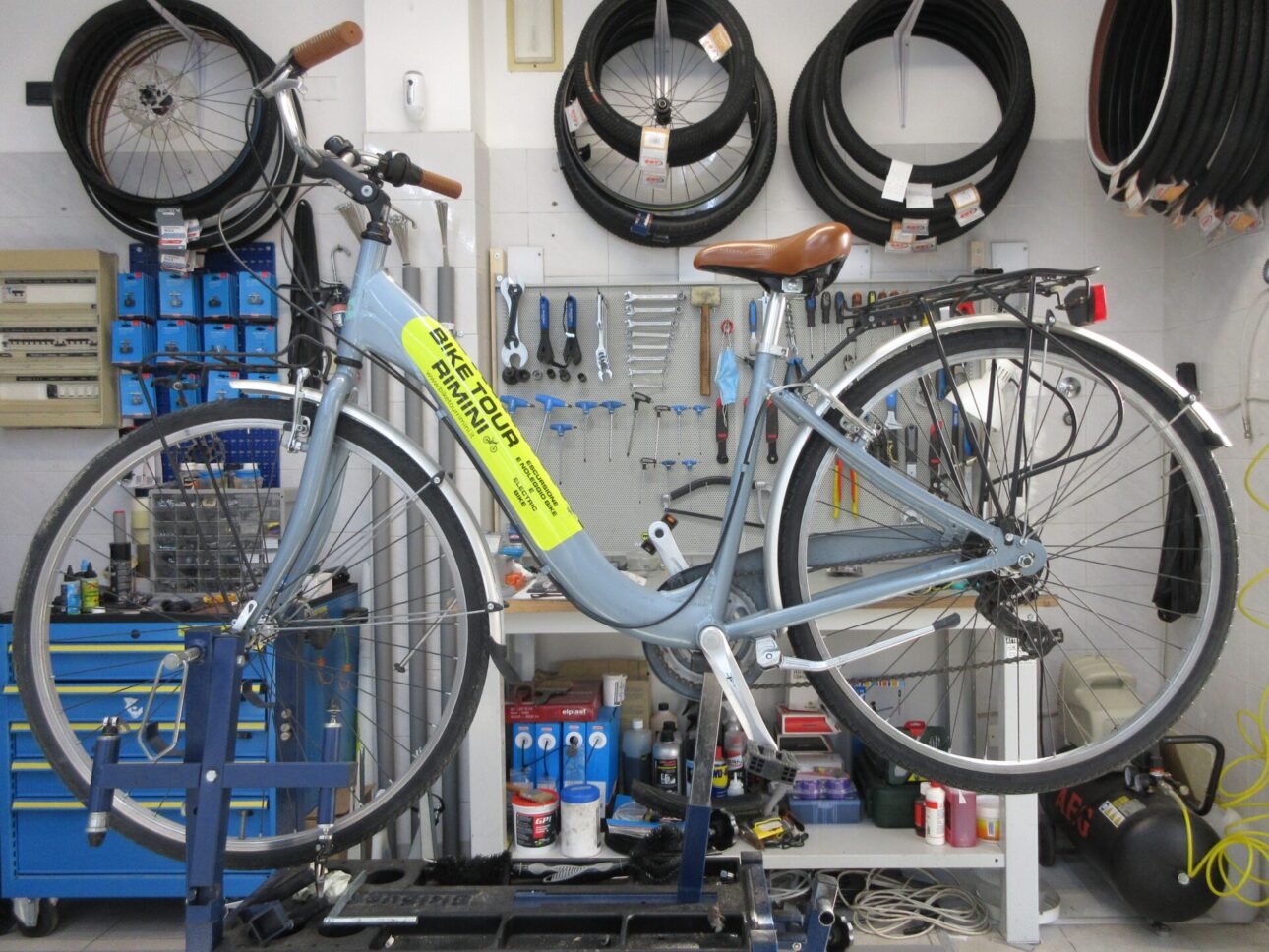 Officina riparazione cicli - Bike Tour Rimini